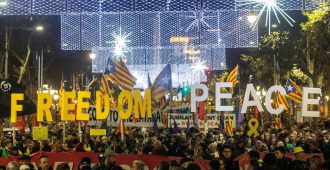 21/12/2018.- Manifestación unitaria del independentismo que bajo el lema 'Tumbemos el régimen. Por los derechos sociales y políticos y por la autodeterminación. Contra la represión', se lleva a cabo esta tarde en Barcelona, en el primer aniversario de las