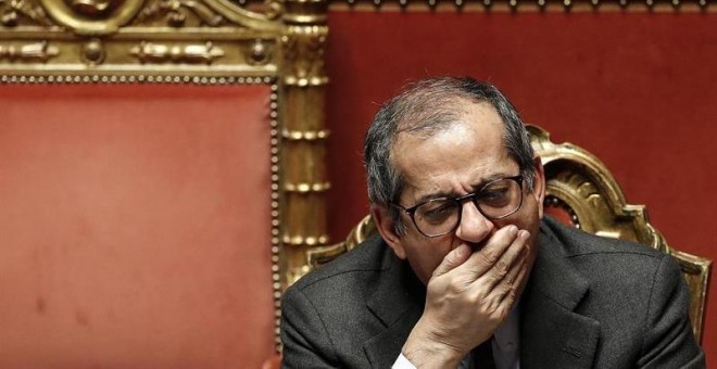 Italian Economy Minister Giovanni Tria attends a discussion before a vote of confidence on the budget law at the Senate of the Republic in Rome, Italy, 23 December 2018. (Lanzamiento de disco, Italia, Roma) EFE/EPA/RICCARDO ANTIMIANI