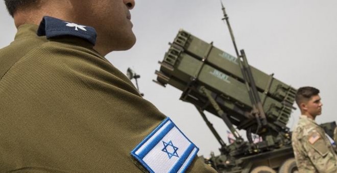 Oficiales del ejército israelí y estadounidense durante un ejercicio militar en Israel. / AFP - JACK GUEZ
