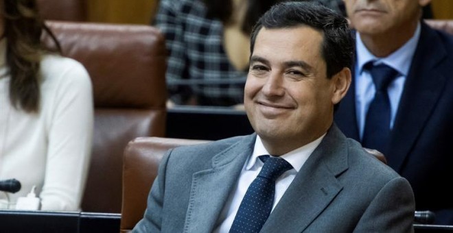 El líder de los populares andaluces, Juanma Marín, en su escaño durante la sesión constitutiva de la XI Legislatura del Parlamento de Andalucía en Sevilla, donde se ha elegido la Mesa de la Cámara, que estará presidida por la diputada de Ciudadanos Marta