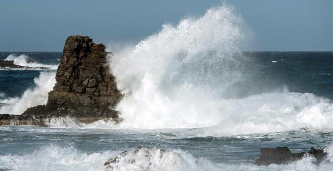 06/01/2019.- La Agencia Estatal de Meteorología (Aemet) ha activado la alerta naranja por fenómenos costeros en Menorca, por olas de 3 metros y viento del norte de fuerza 7; y la amarilla en el norte y nordeste de Mallorca. Esta medianoche se ha activado