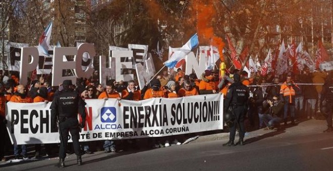 Trabajadores de Alcoa contra el cierre de las fábricas de Galicia y Asturias / Eduardo Parra - Europa Press