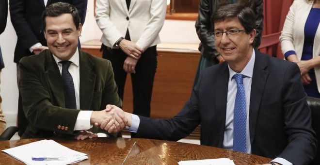 El presidente andaluz del Partido Popular, Juanma Moreno, y el de Ciudadanos, Juan Marín. - EFE
