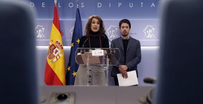 La portavoz de Podemos Noelia Vera y el diputado Segundo González. - EFE