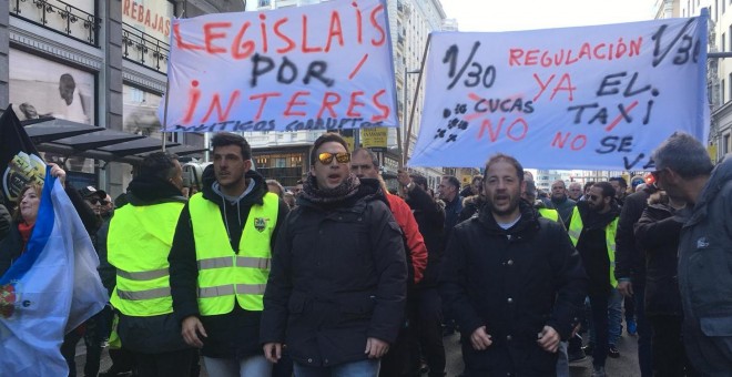 Protesta de taxistas contra Uber y Cabify en Madrid. / FOTOS: NOELIA TABANERA