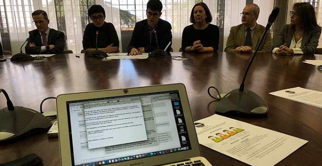 Momento de la presentación del manifiesto que promueve la creación del Colegio de Periodistas de Madrid, en una sala de la facultad de CC. de la Información de la Complutense. ARCHIVO