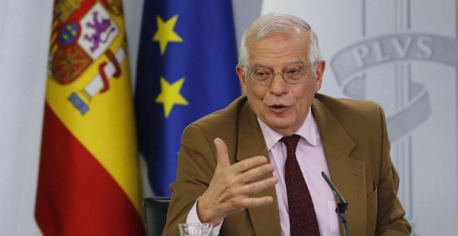 El ministro de Exteriores, Josep Borrell, durante su comparecencia en rueda de prensa, este viernes, tras la reunión del Consejo de Ministros. EFE/Ballesteros