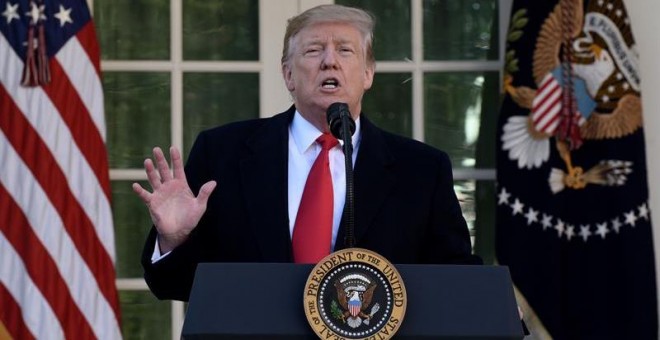 25/01/2019.- El presidente estadounidense, Donald Trump, a su llegada este viernes para ofrecer declaraciones en la Casa Blanca, en Washington, DC (EE.UU.). Trump anunció este viernes un pacto provisional con el Congreso para la reapertura por tres semana