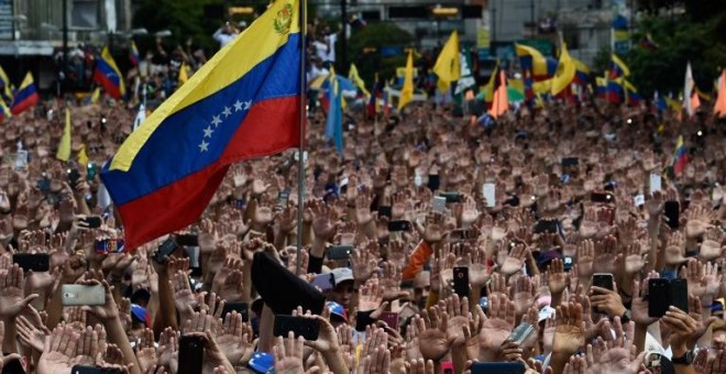Mitin de oposición contra Nicolás Maduro en el que el presidente de la Asamblea Nacional de Venezuela, Juan Guaido, se declaró a sí mismo presidente interino del país | AFP