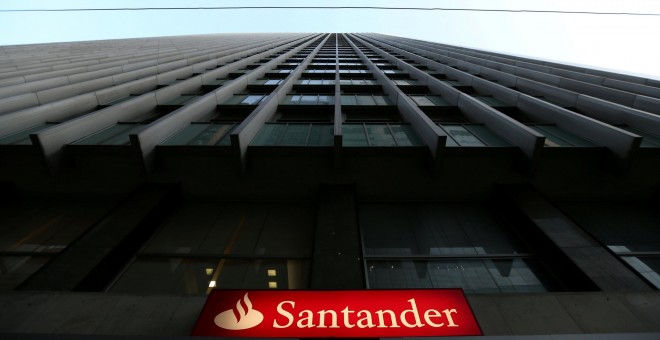 El logo del Banco Santander, en una sucursal en Rio de Janeiro (Brasil). REUTERS/Sergio Moraes