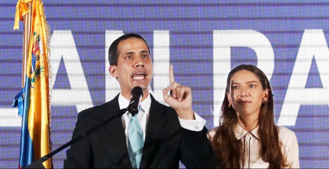El líder opositor venezolano y autoproclamado presidente interino Juan Guaido junto a su esposa Fabiana Rosales. /   REUTERS - CARLOS GARCIA RAWLINS