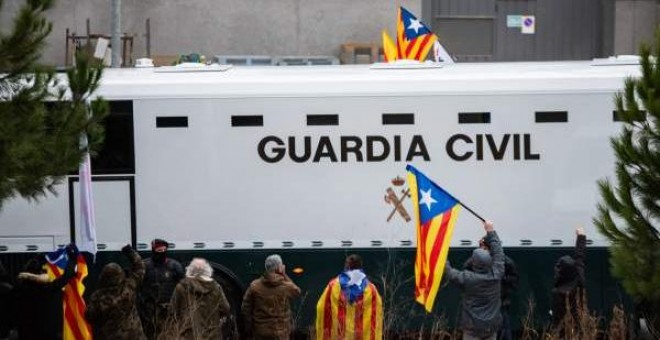 Un momento del traslado a Madrid de los presos independentistas./Europa Press