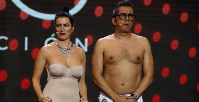 Los presentadores Silvia Abril y Andreu Buenafuente durante la gala de entrega de los Premios Goya 2019.-EFE