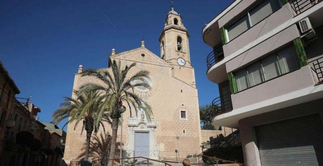 Imagen de la parroquia de Constantí (Tarragona) en la que dos párrocos han sido denunciados públicamente por abusos: Pere Llagostera, fallecido hace dos años, y Xavier Morell, que ha sido apartado del cargo. (EFE)