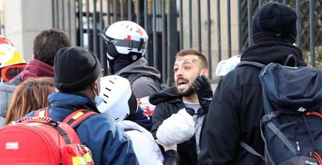 Chaleco amarillo herido grave en París. REUTERS/Gonzalo Fuentes