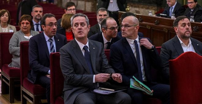 El vicepresident Oriol Junqueras (derecha) y otros líderes del procés, en el juicio contra los presos independentistas catalanes en el Tribunal Supremo. / EFE