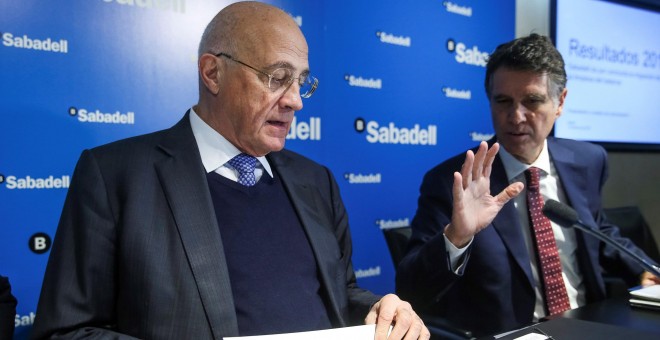 El presidente del Banco Sabadell, Josep Oliú, y el consejero deelgado, Jaume Guardiola, en la presentación de resultados de la entidad de 2018. EFE/Emilio Naranjo