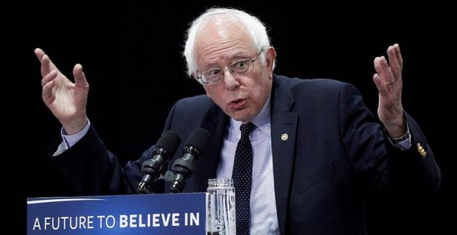 19/04/2016.- Fotografía de archivo tomada el 19 de abril de 2016 que muestra al senador independiente para Vermont Bernie Sanders en un acto electoral en Pennsylvania (Estados Unidos). El senador independiente por el estado de Vermont, Bernie Sanders, anu