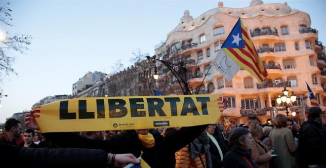 21/02/2019.- Miles de personas abarrotan la Diagonal de Barcelona este jueves en la manifestación unitaria de la jornada de huelga general en Cataluña convocada por el sindicato independentista Intersindical-CSC en protesta por el juicio del 'procés' que