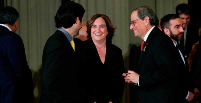 El presidente de la Generalitat, Quim Torra, junto a la alcaldesa de Barcelona, Ada Colau.- AFP (PAU BARRENA)