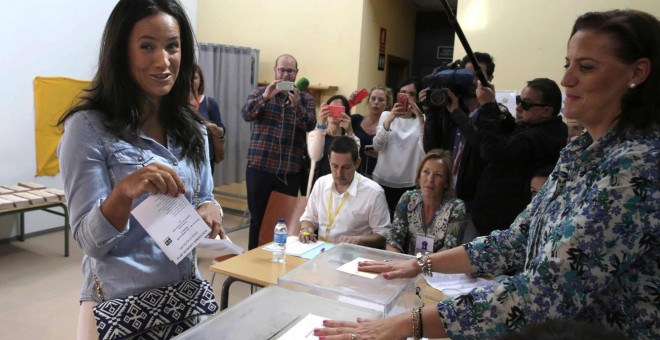 Begoña Villacís votando el 24 de Mayo de 2015.