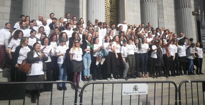 Diputados y trabajadoras de Unidas Podemos con camisetas de 'Yo voy a la huelga feminista'. PÚBLICO