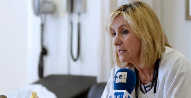 La doctora Verónica Casado, la mejor médico de familia del mundo según la organización mundial de esta especialidad, lleva tres décadas en la profesión y desde el centro de salud Parquesol de Valladolid hay días que atiende a 35 ó 40 pacientes a los que a