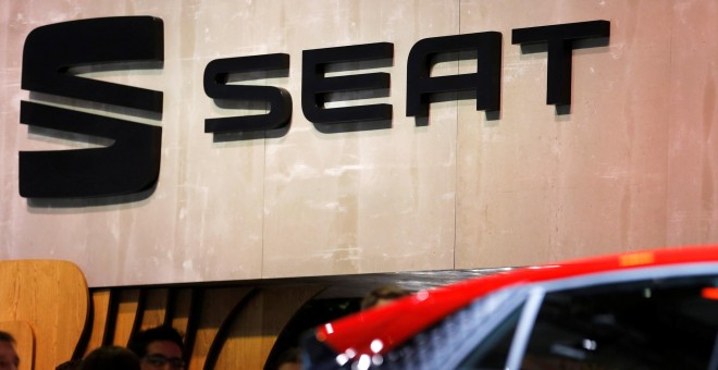 El logo de Seat en su stand en el Salón del Automóvil de Ginebra. REUTERS/Pierre Albouy