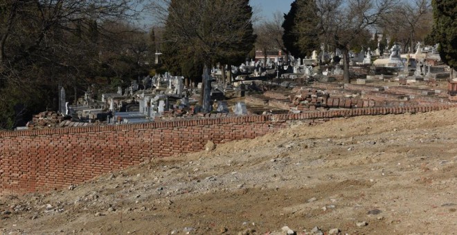 Lugar en el que se encuentra el osario con miles de restos humanos y que aparecieron tras un arrastre de tierras provocado por las lluvias.- FERNANDO SÁNCHEZ