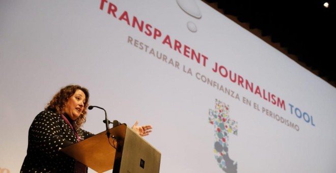 La codirectora de Público, Virginia P. Alonso, presentando en Huesca la herramienta de transparencia TJ Tool. / Congreso Periodismo Digital de Huesca
