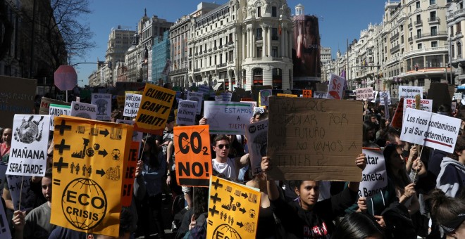 Los estudiantes toman las calles de Madrid para exigir una acción global sobre el cambio climático. / Reuters