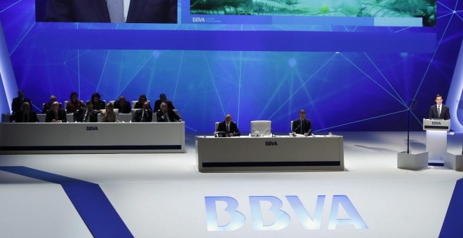El presidente de BBVA, Carlos Torres, durante la junta de accionistas del banco celebrada en Bilbao. EFE/ Luis Tejido