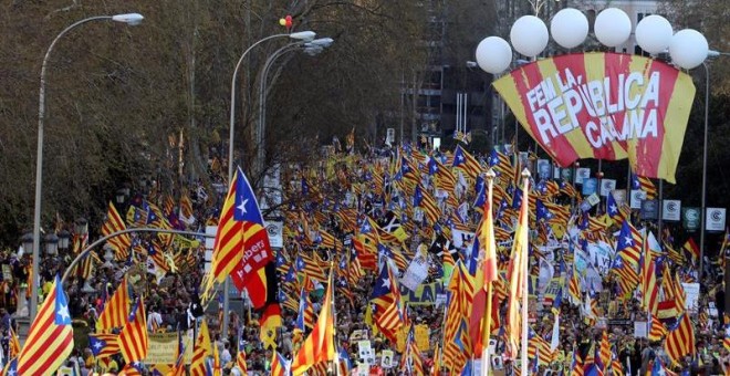 Manifestación bajo los lemas 'Autodeterminación no es delito' y 'Democracia es decidir' en Madrid. EFE/J.J GUILLÉN