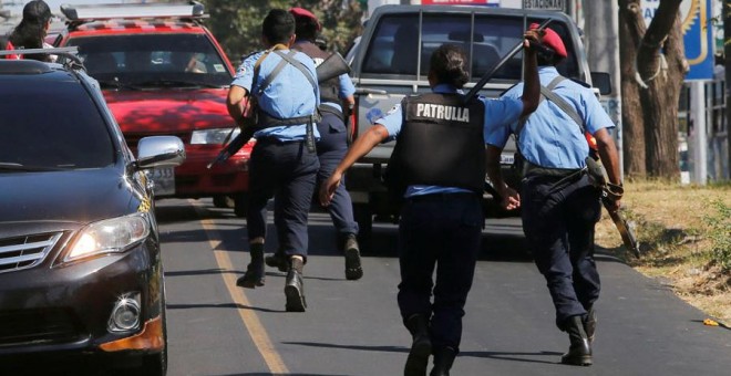 La Policía de Nicaragua, durante las protestas en Managua este sábado. REUTERS/Oswaldo Rivas