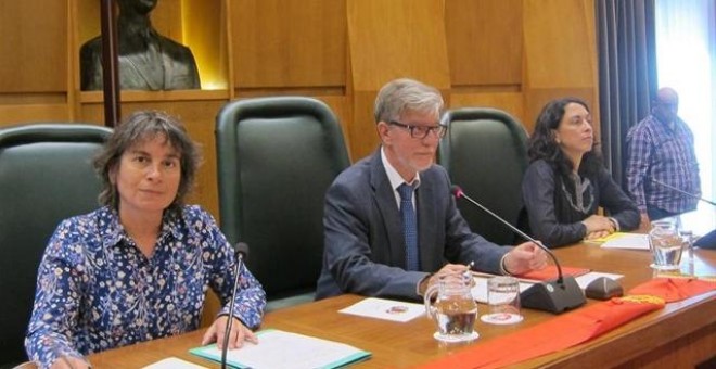 El alcalde de Zaragoza, Pedro Santisteve en un Pleno./Europa Press