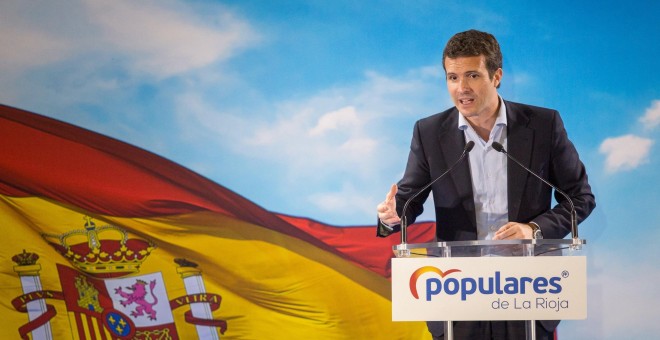 El presidente popular, Pablo Casado, interviene en el acto de presentación de las siete candidaturas del PP a los municipios de cabeceras de comarca de La Rioja. / EFE - RAQUEL MANZANARES