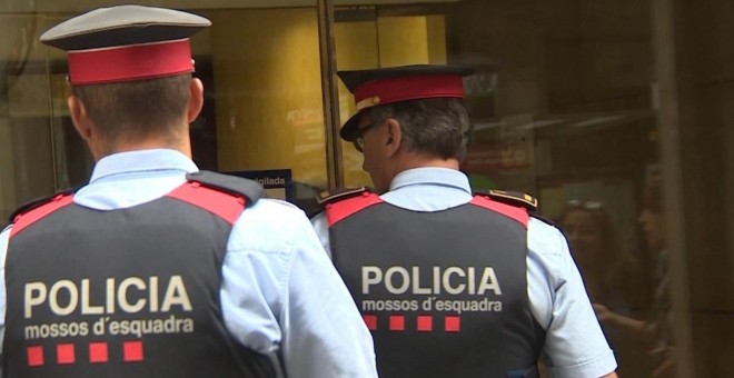 Imagen de archivo de dos agentes de los Mossos d'Esquadra | EP