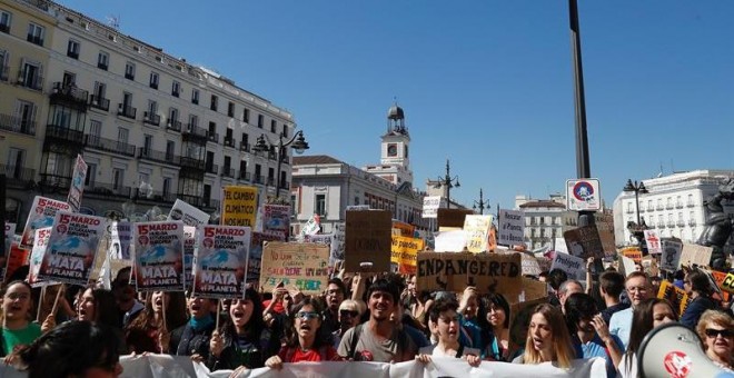 El movimiento Fridays for future vuelve a protestar este viernes en las principales ciudades de España. J.P. Gandúl / EFE