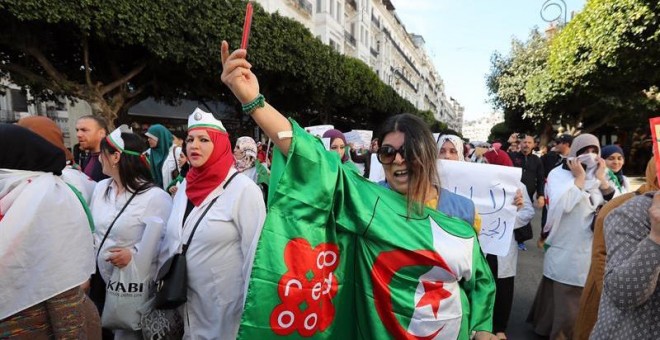 Varias profesoras argelinas protestan en Argel. - EFE