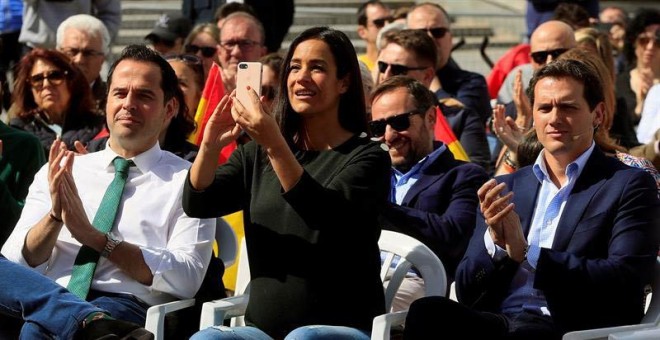 De izquierda a derecha, Ignacio Aguado, Begoña Villacís y Albert Rivera en un reciente acto electoral de Ciudadanos en Madrid. (FERNANDO ALVARADO | EFE)