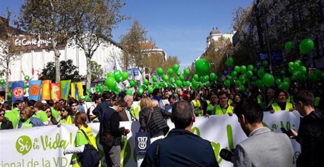 Los manifestantes han acudido a la cita con camisetas y globos verdes / EP
