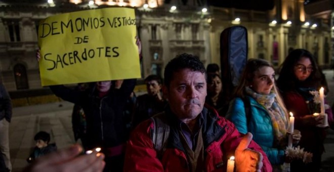 Manifestación en Santiago de Chile en protesta por los casos de abusos en la Iglesia. AFP/Martin Bernetti