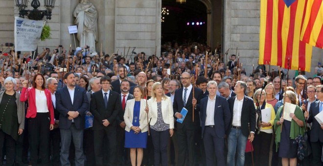 Carles Puigdemont en el acto donde recibió a los más de 700 alcaldes que facilitaron el 1-O. /EFE