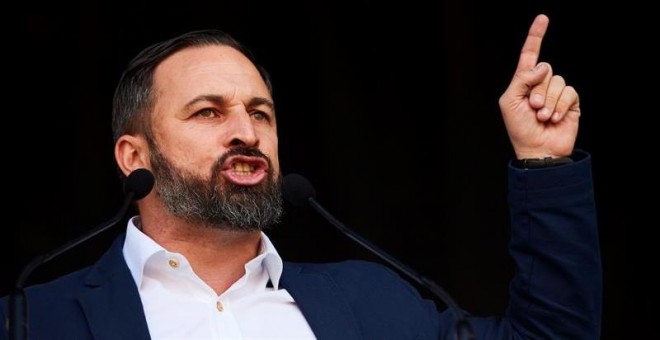 El líder de Vox Santiago Abascal, durante su intervención en el acto que su partido organiza bajo el lema 'Cataluña es España', esta mañana en Barcelona.-EFE/Alejandro García