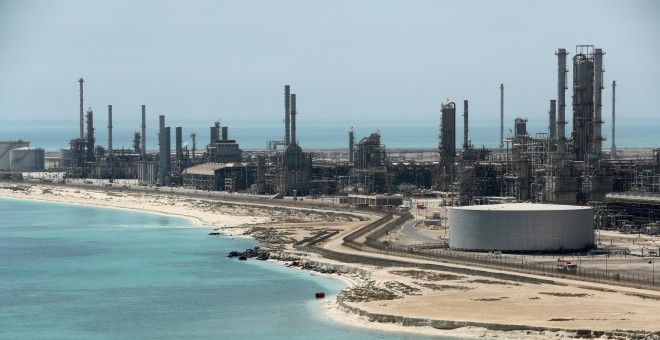 Vista de la refinería de Ras Tanura de la petrolera Saudi Aramco, e Arabia saudí. REUTERS/Ahmed Jadallah