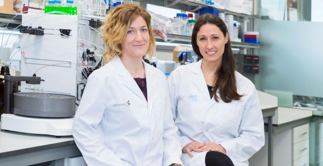 Marie Eve (e) i Laura Soucek (d), cofundadores de Peptomyc, la societat que ha desenvolupat el fàrmac contra el càncer. Vall d'Hebron Institut d’Oncologia