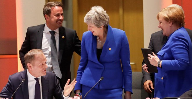 10/04/2019- La canciller alemana, Angela Merkel (d), el primer ministro de Luxemburgo, Xavier Bettel (2i), la primera ministra británica, Theresa May (2d), y el presidente del Consejo Europeo, Donald Tusk (i). / EFE - OLIVIER HOSLET