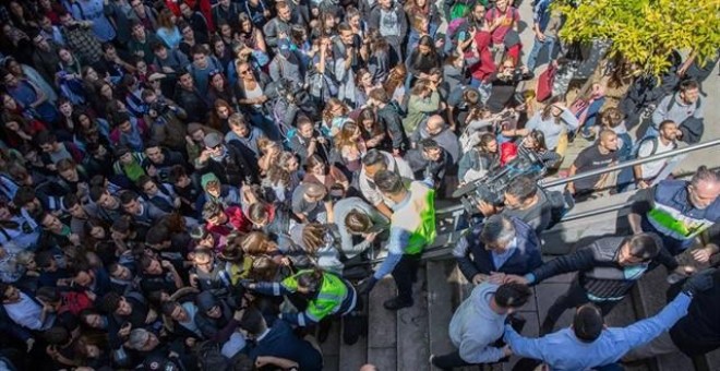 11/04/2019 - Protestas en la Universidad Autónoma de Barcelona, donde la candidata del PP por Barcelona, Cayetana Álvarez de Toledo, asistía a un acto. / EUROPA PRESS