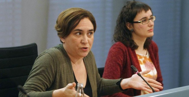 Mercedes Vidal, junto a la alcaldesa de Barcelona, Ada Colau. - EFE