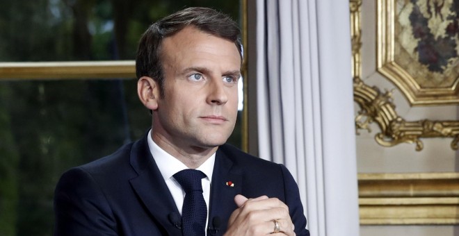 16/04/2019.- El presidente francés, Emmanuel Macron, se dirige a la nación francesa en un mensaje televisivo desde el palacio del Elíseo en París (Francia). / EFE